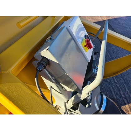 Radio Remote & Bespoke Concrete Skips Image of Radio Remote & Bespoke Concrete Skips - 5