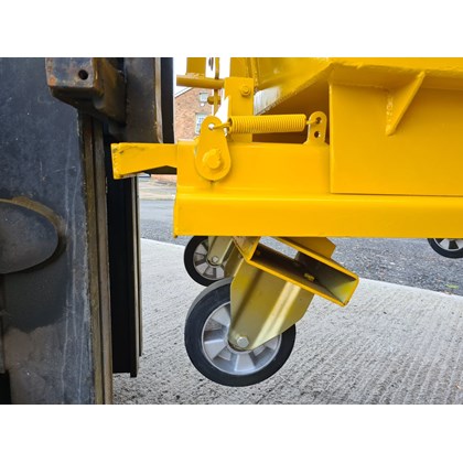 Auto Locking Forklift Tipping Skip Image of Auto Locking Forklift Tipping Skip - 3
