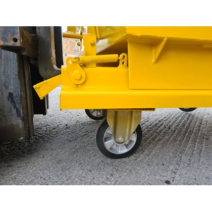 Auto Locking Forklift Tipping Skip Image of Auto Locking Forklift Tipping Skip - 4